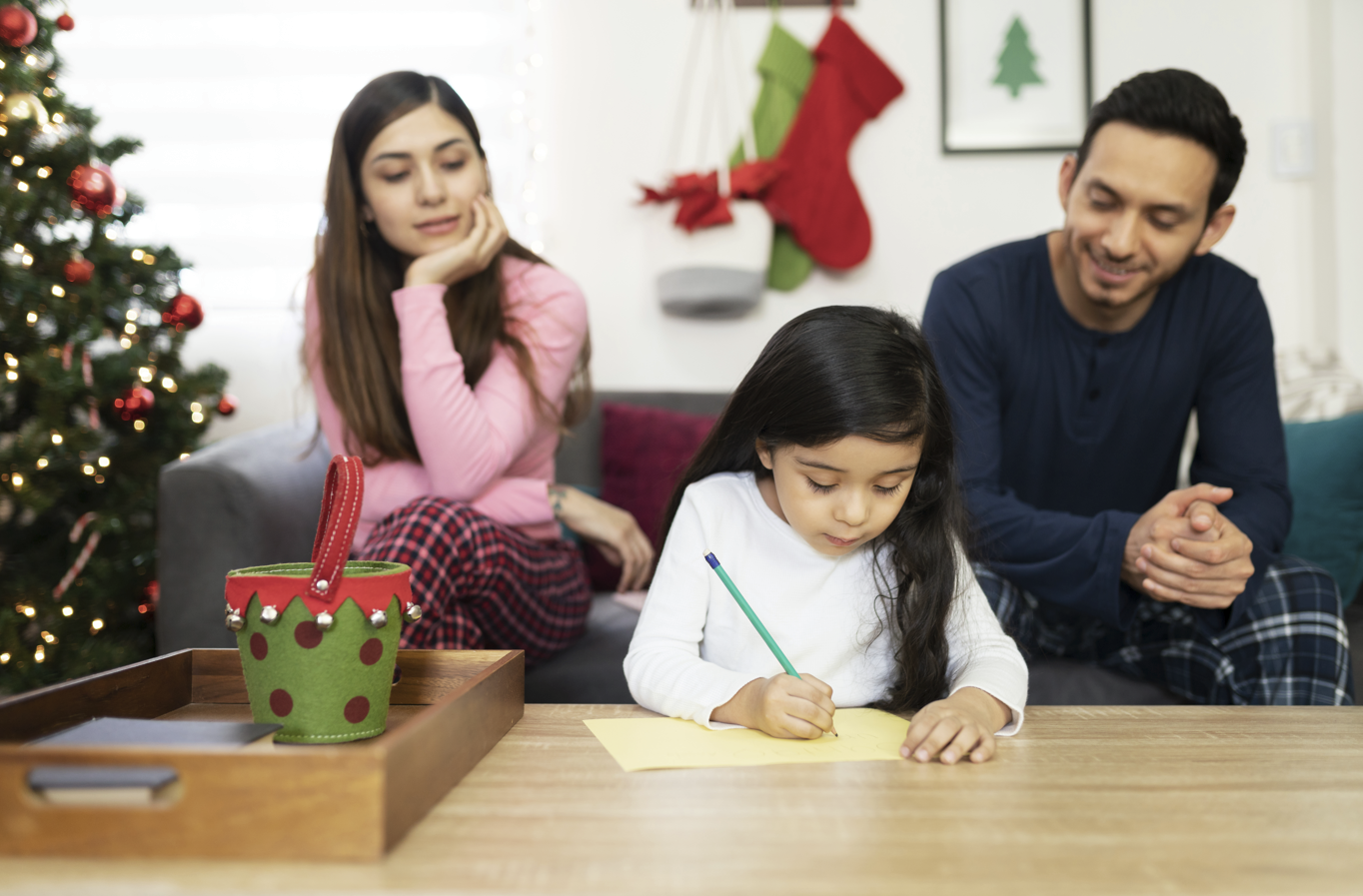 permainan natal keluarga, kegiatan seru natal, permainan bersama si kecil, Bunda, si Kecil